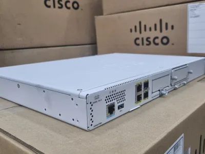 Router CISCO C8200L-1N-4T